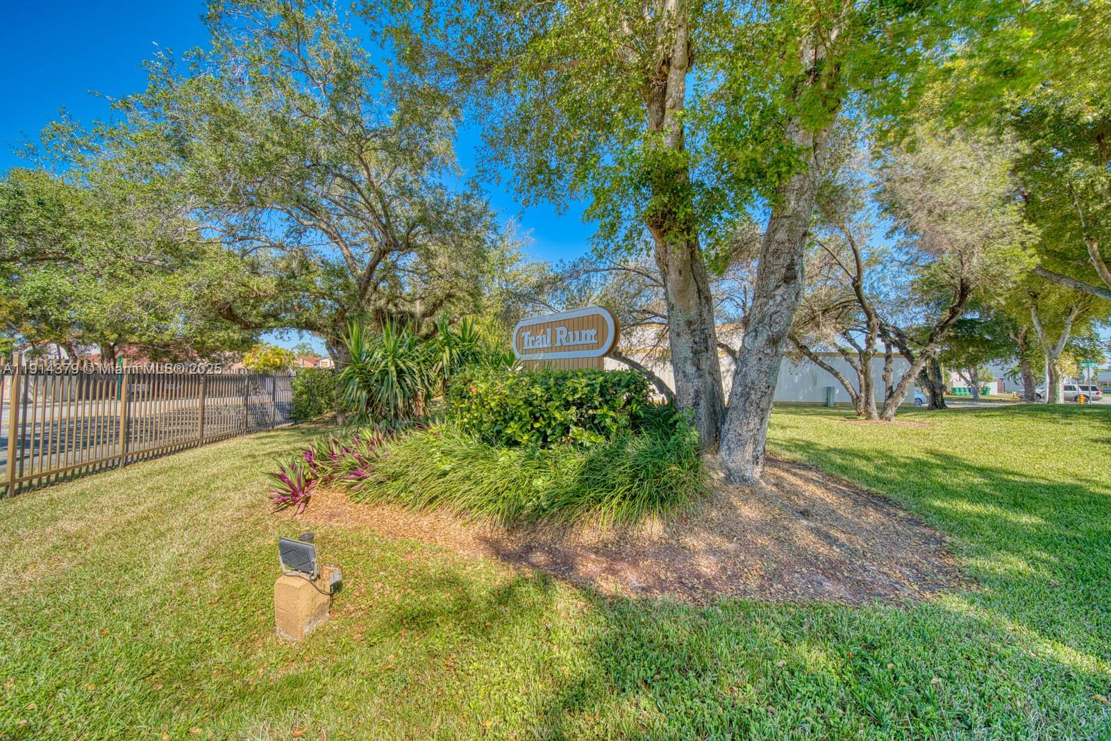 1207 SW 131st Place Cir W, Miami FL 33184