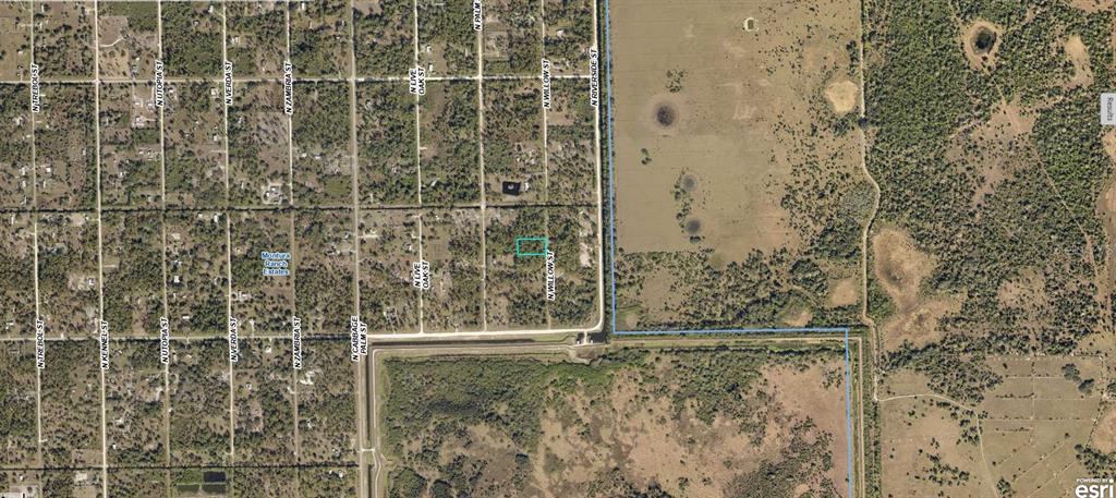 This is an aerial map showing a rectangular property lot highlighted in blue — 560 N WILLOW STREET, CLEWISTON, FL