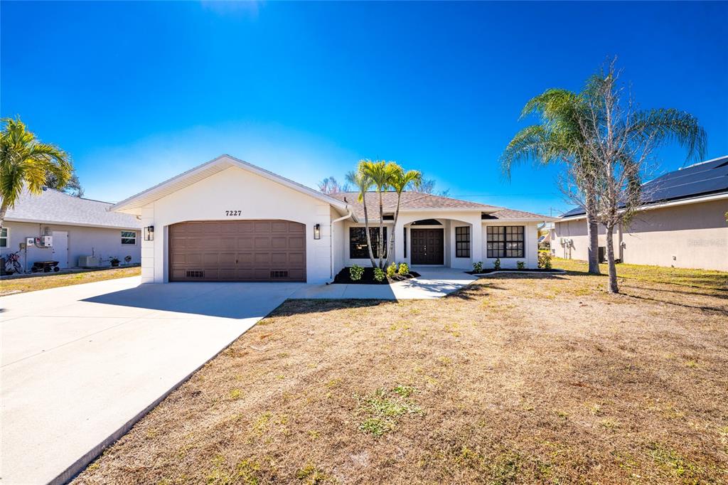7227 N PLUM TREE