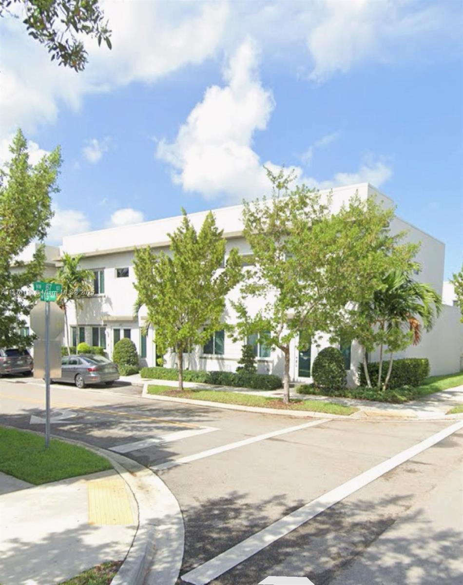 6670 NW 103rd Path # 1, Doral FL 33178