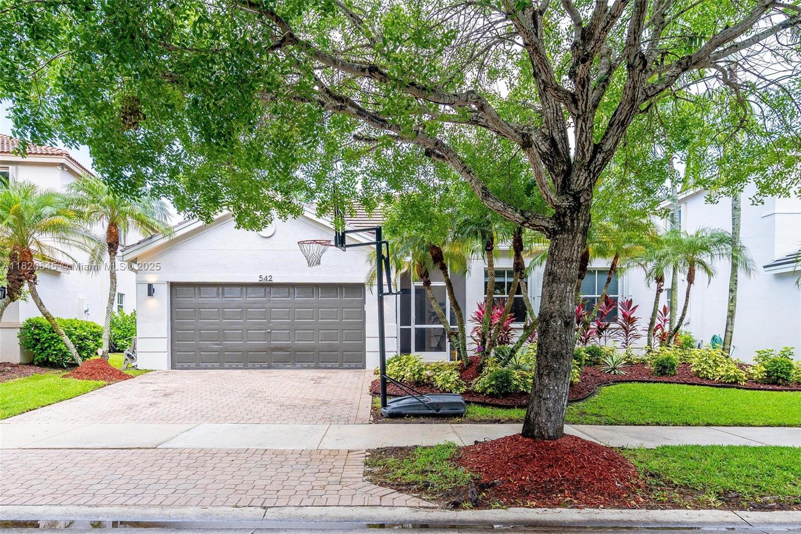 542 Penta Ct, Weston FL 33327