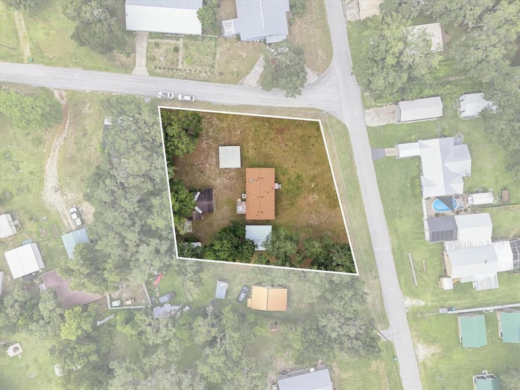 An aerial view shows a house and outbuildings on a lot with a white boundary line — 2526 N LAKEFRONT DRIVE, HERNANDO, FL