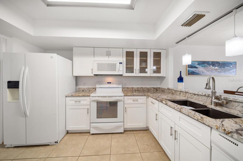 11730 SHIPWATCH DRIVE UNIT 305, LARGO, FL — photo 4 of 30