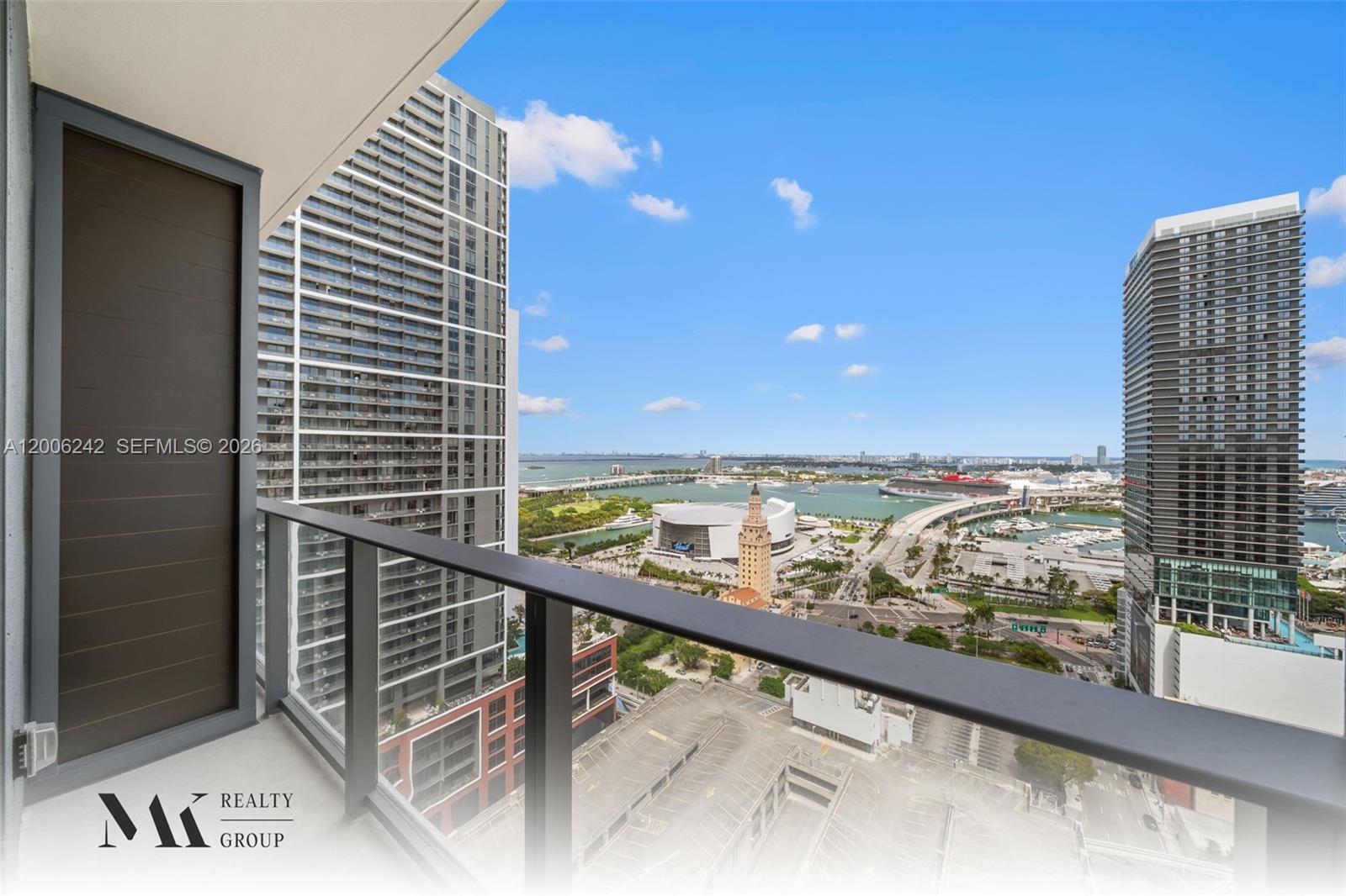 121 NE 5 # 2700, Miami FL 33132