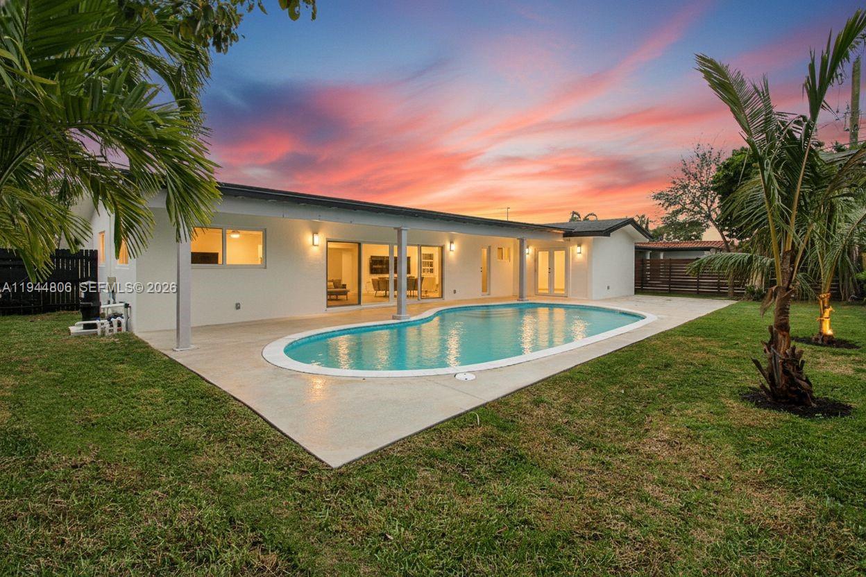 4940 SW 87th Ct, Miami FL 33165