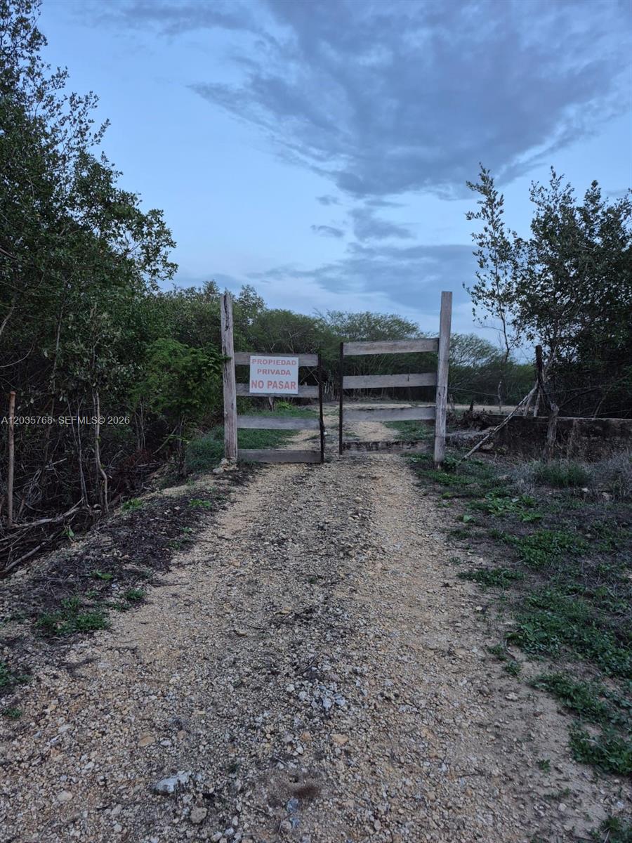 A gravel path leads to a wooden gate with a private property sign — Isla Baru Santa Ana, CO, CO