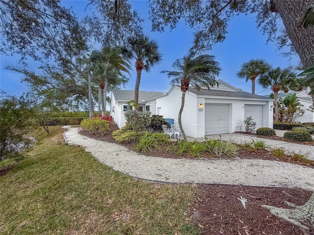 801 WATERSIDE LANE