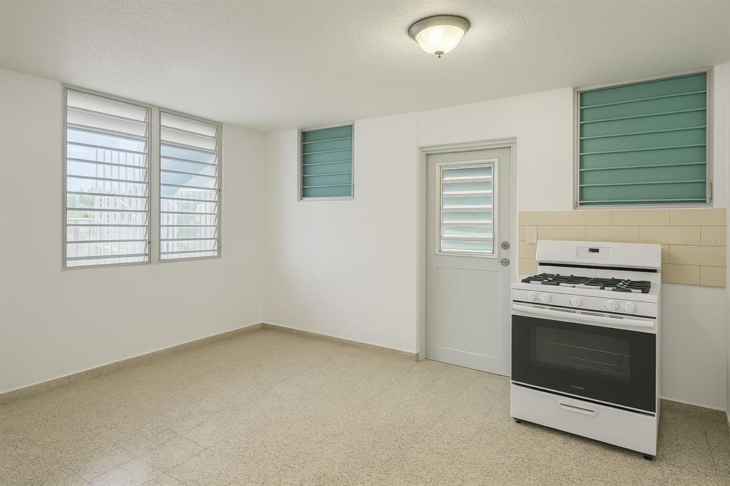 381 JARDIN DE VERSALLES STREET UNIT B-1