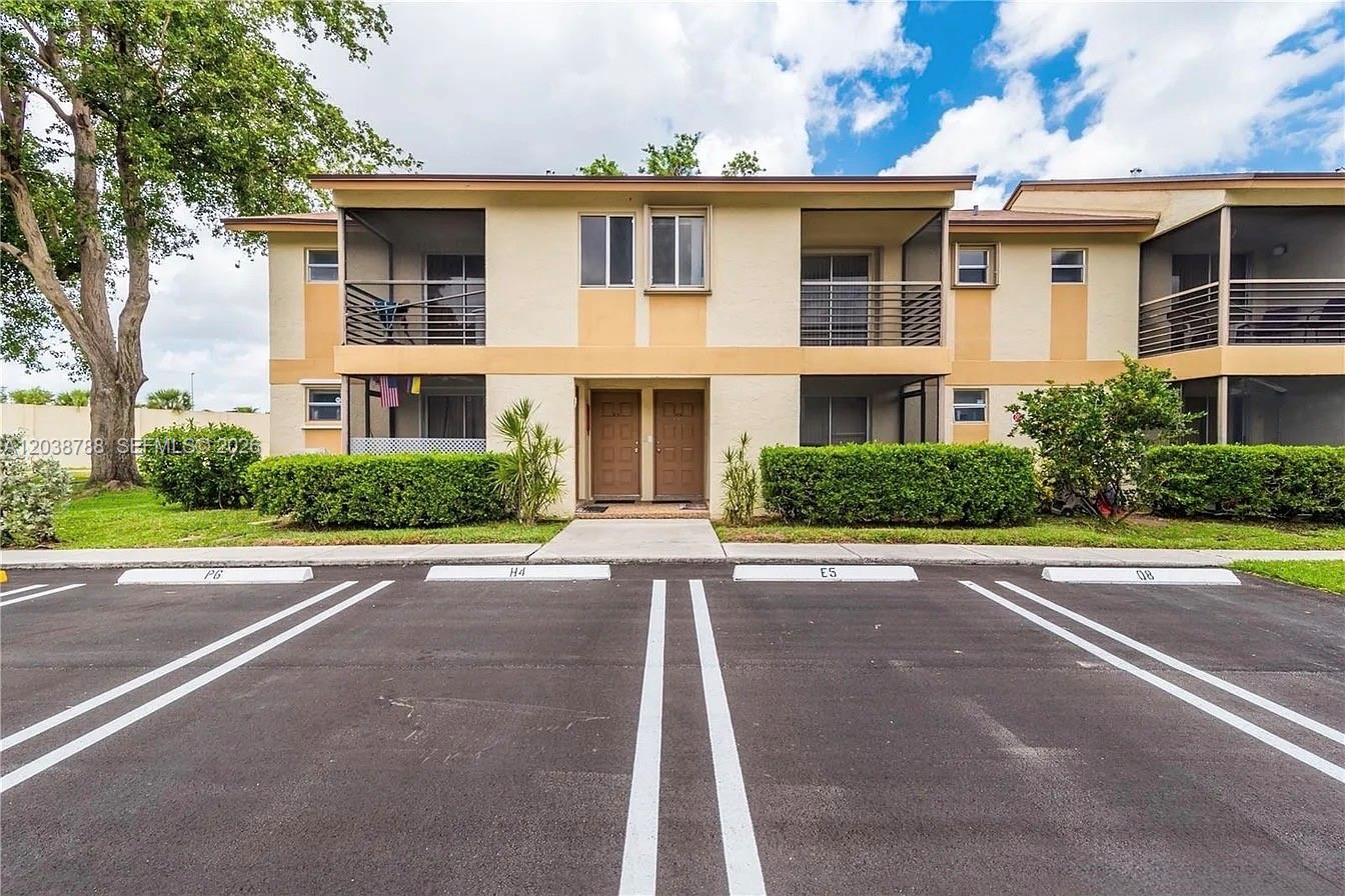 508 Gardens Dr # 202, Pompano Beach FL 33069