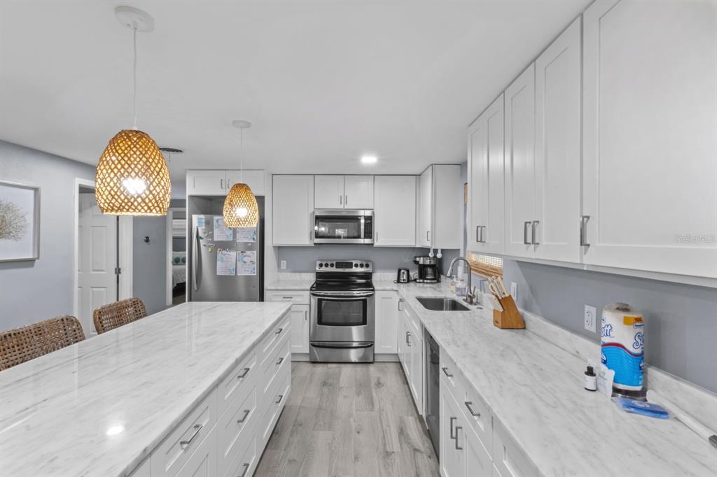 690 FOX STREET, LONGBOAT KEY, FL — photo 2 of 30