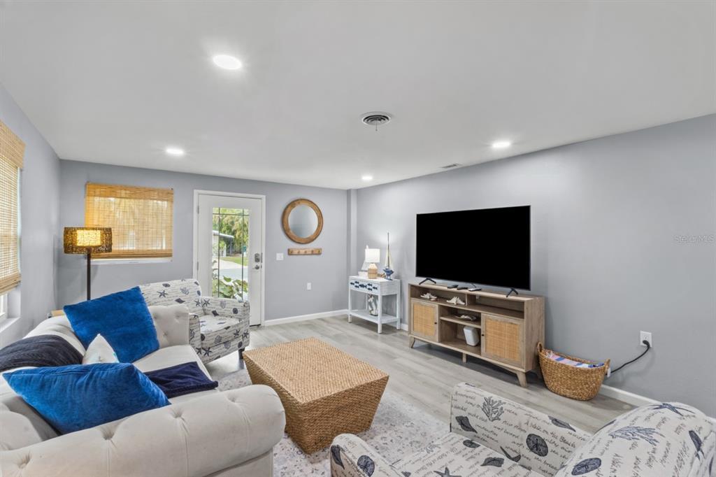 690 FOX STREET, LONGBOAT KEY, FL — photo 5 of 30