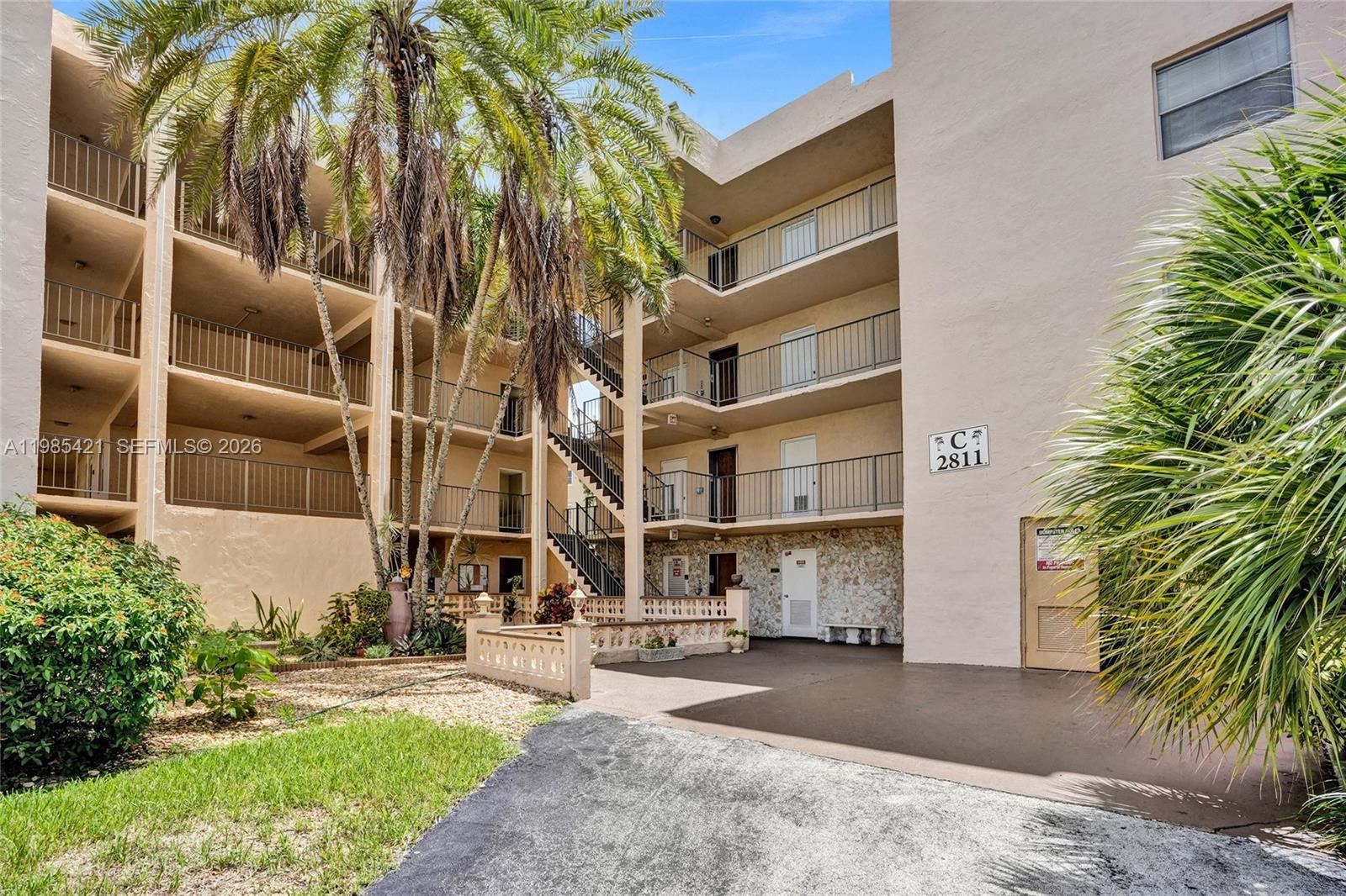 2811 Somerset Dr # 405, Lauderdale Lakes FL 33311