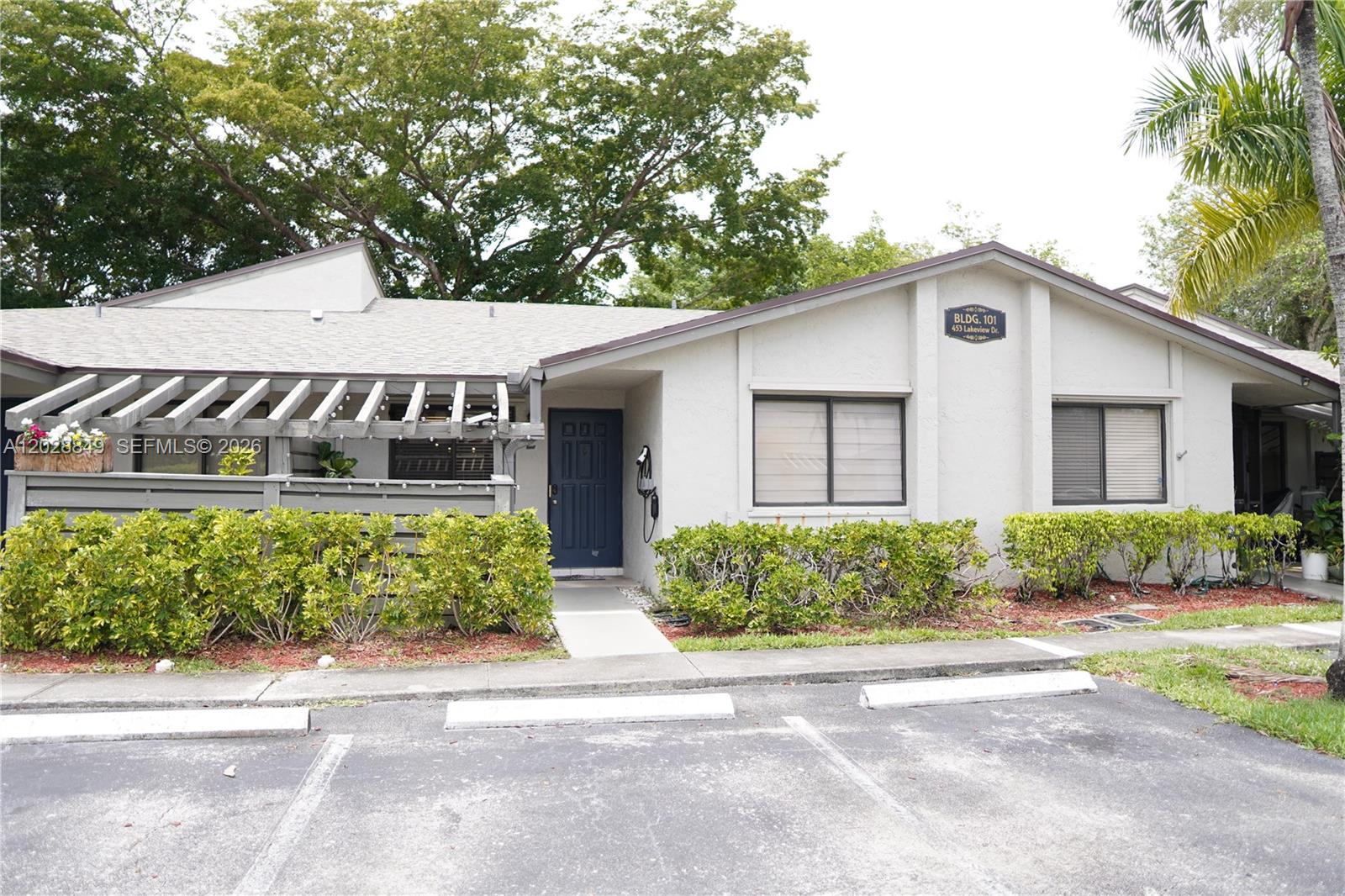 453 Lakeview Dr # 2, Weston FL 33326