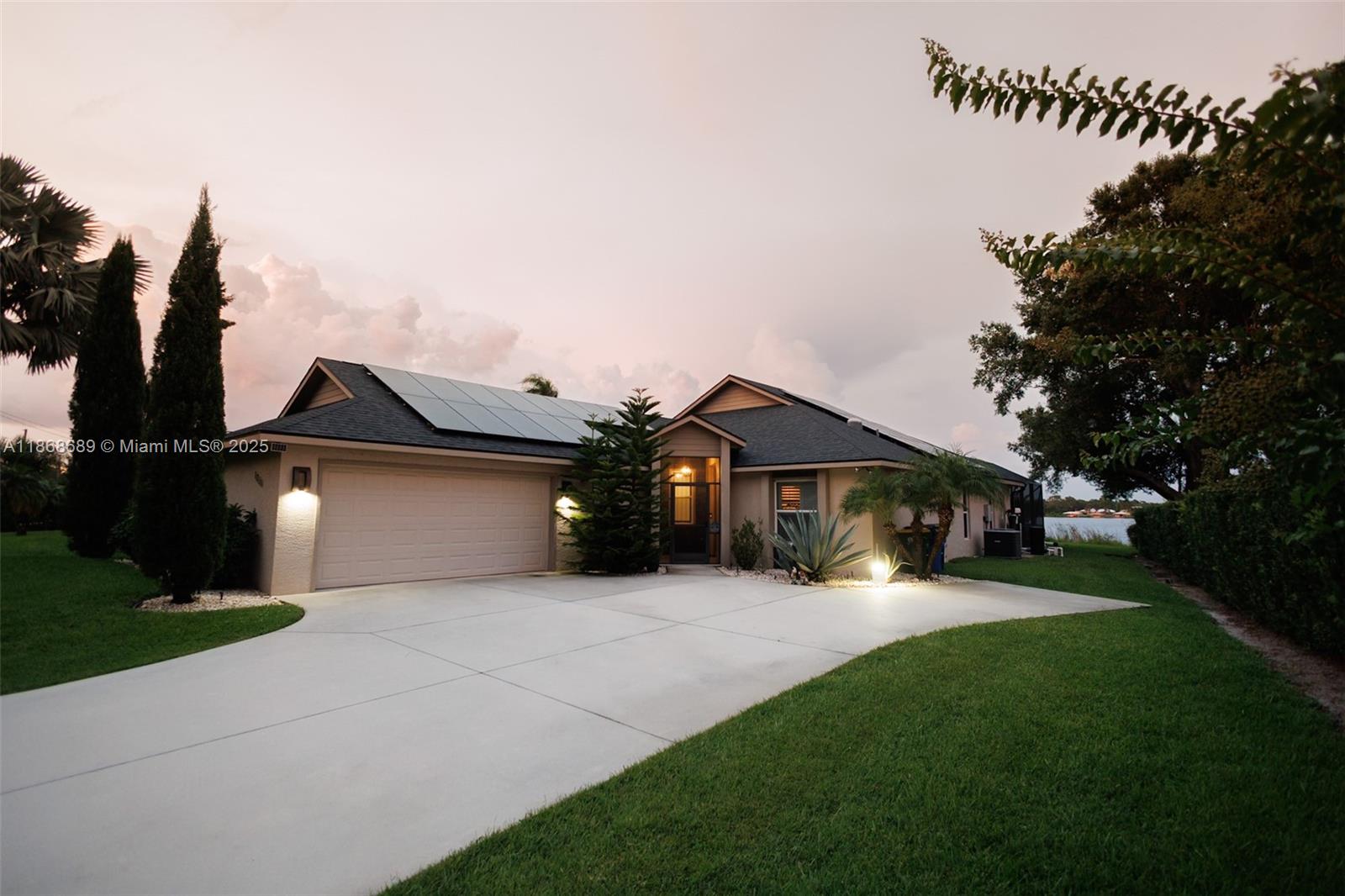 1058 Lake Carrie Dr, Lake Placid FL 33852