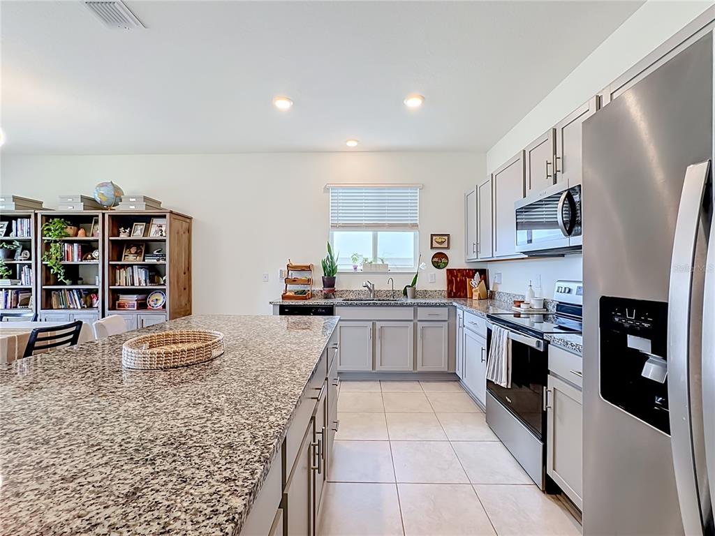 14210 59TH CIRCLE E, BRADENTON, FL — photo 4 of 30