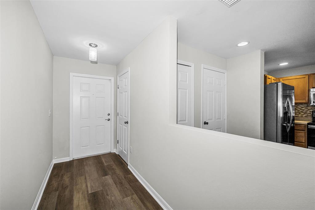 8013 SUTTON TERRACE LANE, TAMPA, FL — photo 5 of 30