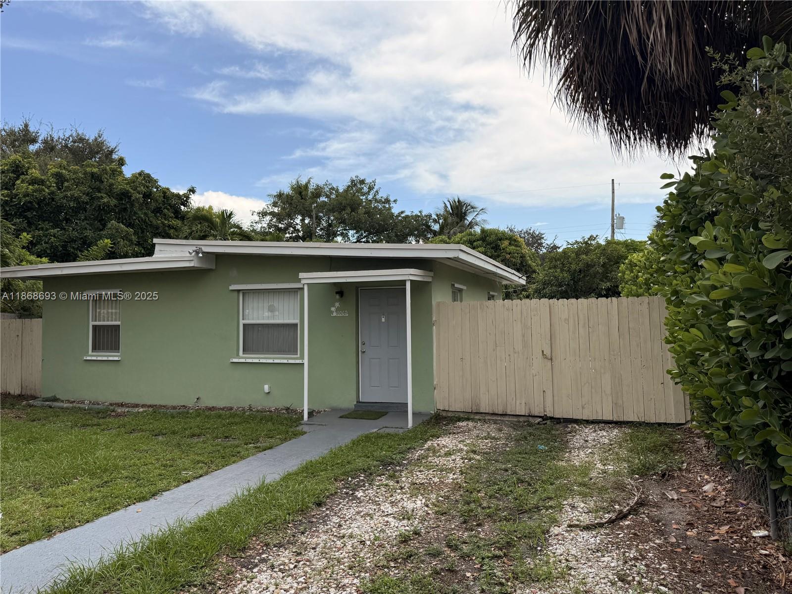 1060 NW 121st St, North Miami FL 33168