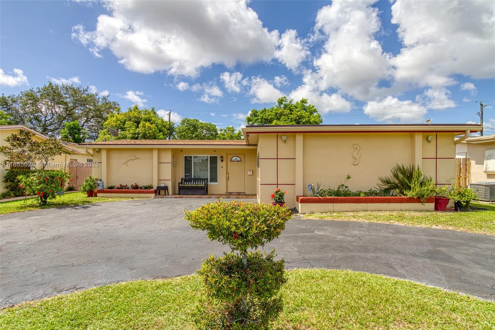 6530 NW 29th St, Sunrise FL 33313
