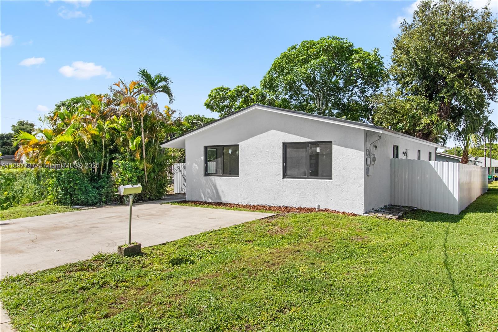 205 NW 7th Ave, Dania Beach FL 33004