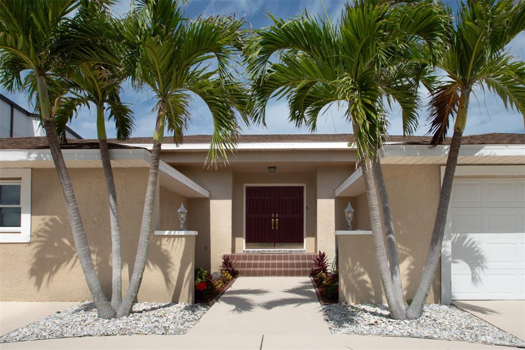 2504 HIBISCUS DRIVE W