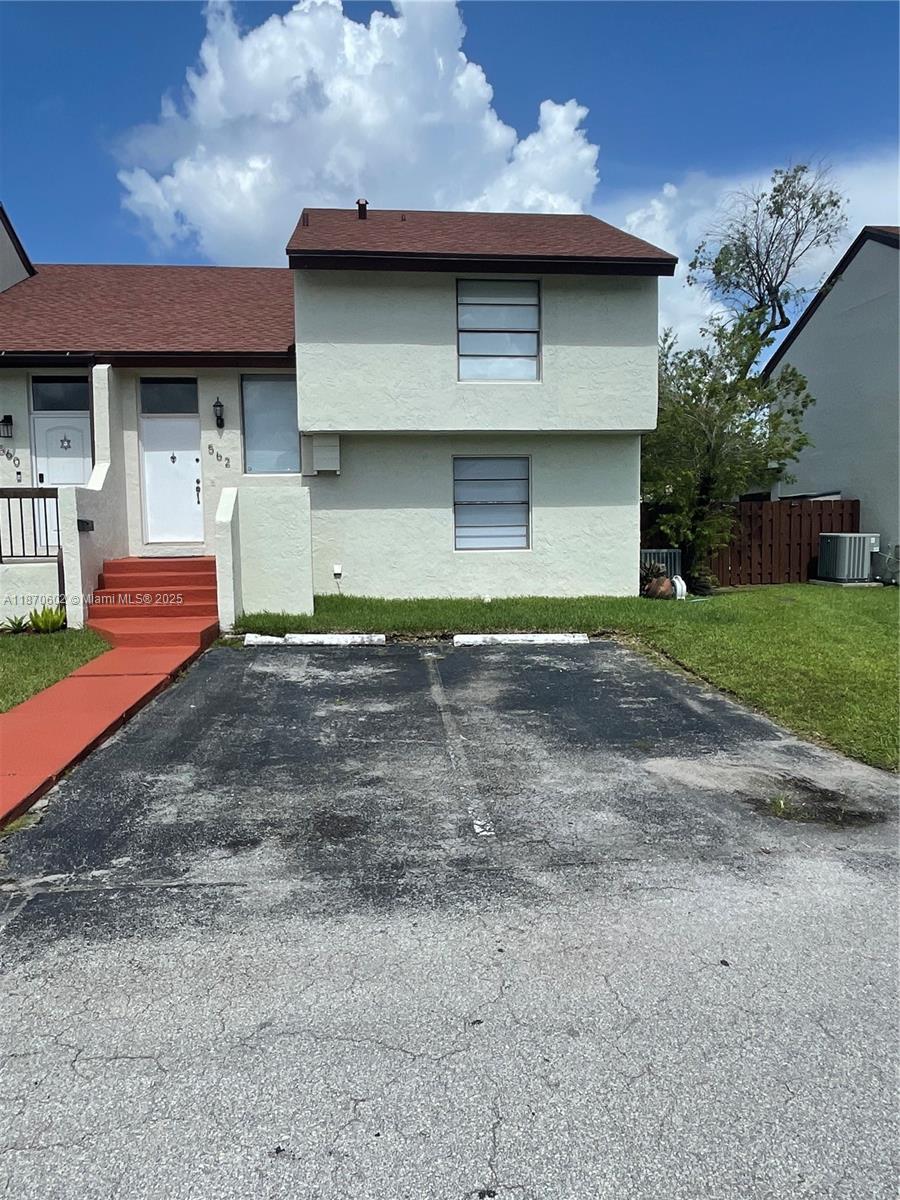 562 NW 98th Ct # 562, Miami FL 33172