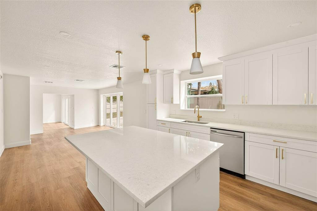 2171 BEECHER ROAD, CLEARWATER, FL — photo 4 of 30
