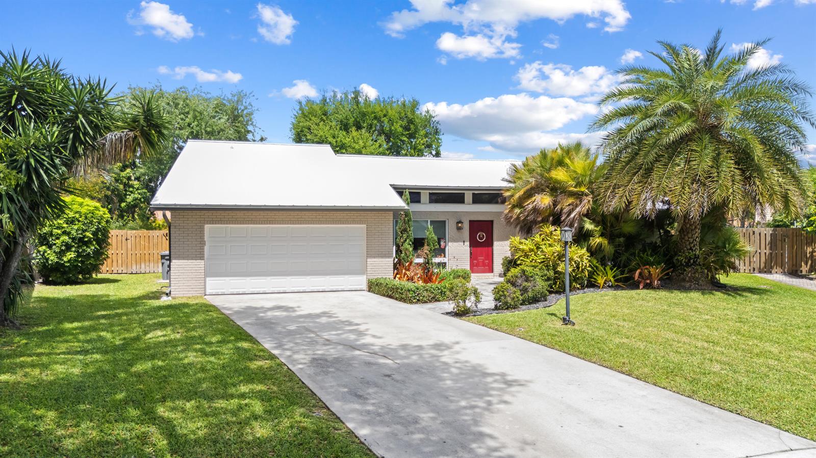 21521 E Hollandaire Dr Drive E, Boca Raton FL 33433