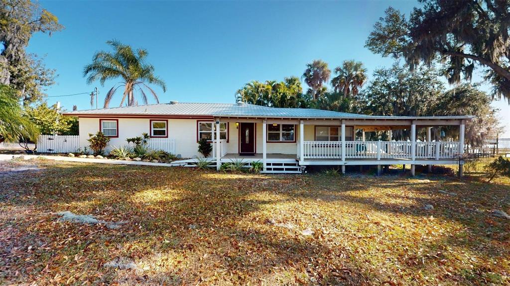 1405 N LAKE REEDY BOULEVARD