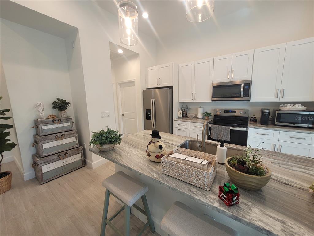 9174 BENSONHURST LANE, ENGLEWOOD, FL — photo 2 of 10