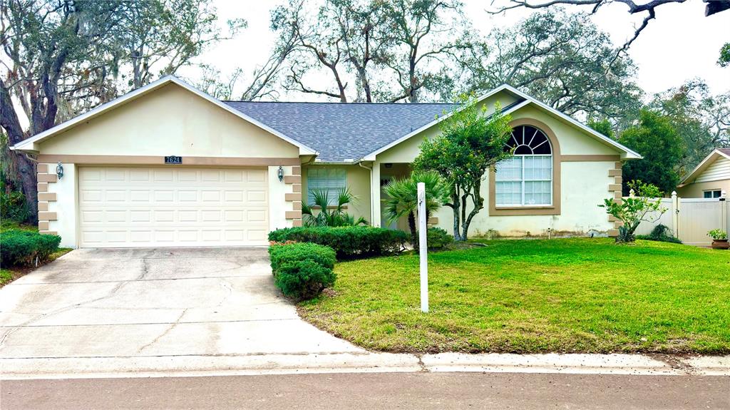 7624 LAKE FOREST CIRCLE