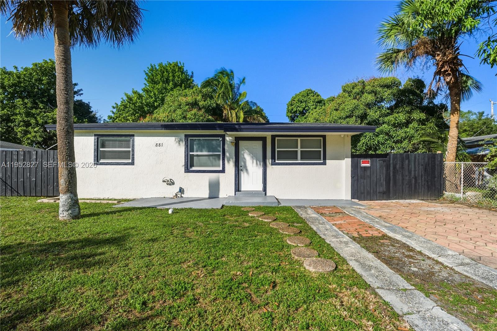 881 NW 34th Ave, Lauderhill FL 33311