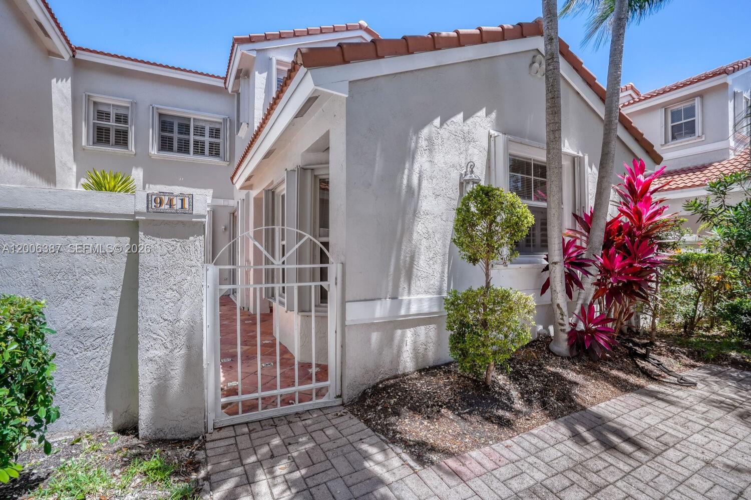 941 Doveplum Ct, Hollywood FL 33019