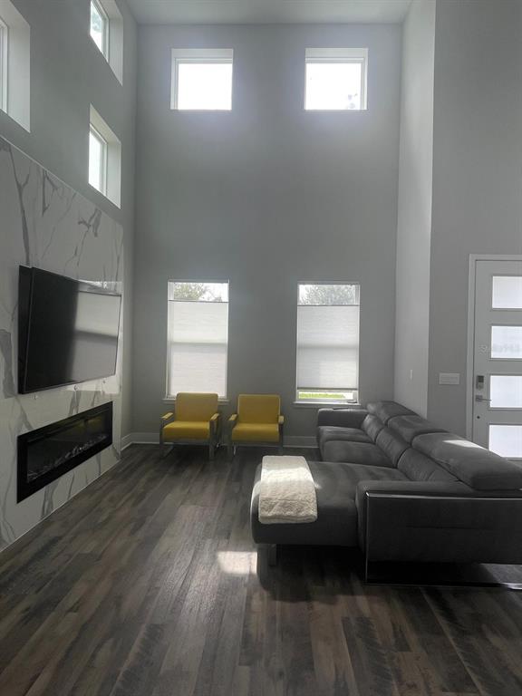 A staircase with black treads and white risers leads to an upper-level loft area — 5898 BIMINI TWIST LOOP, ORLANDO, FL