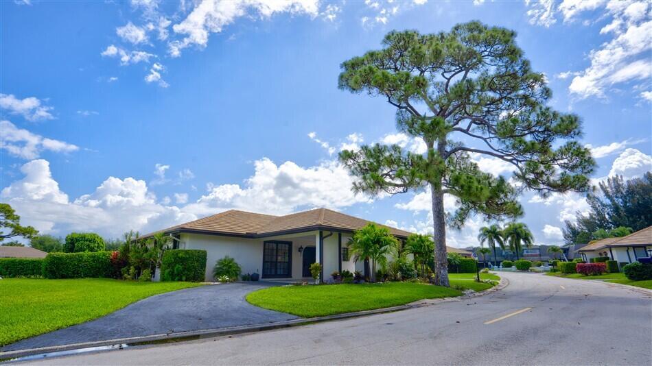 429 Pine Villa Drive, Atlantis FL 33462