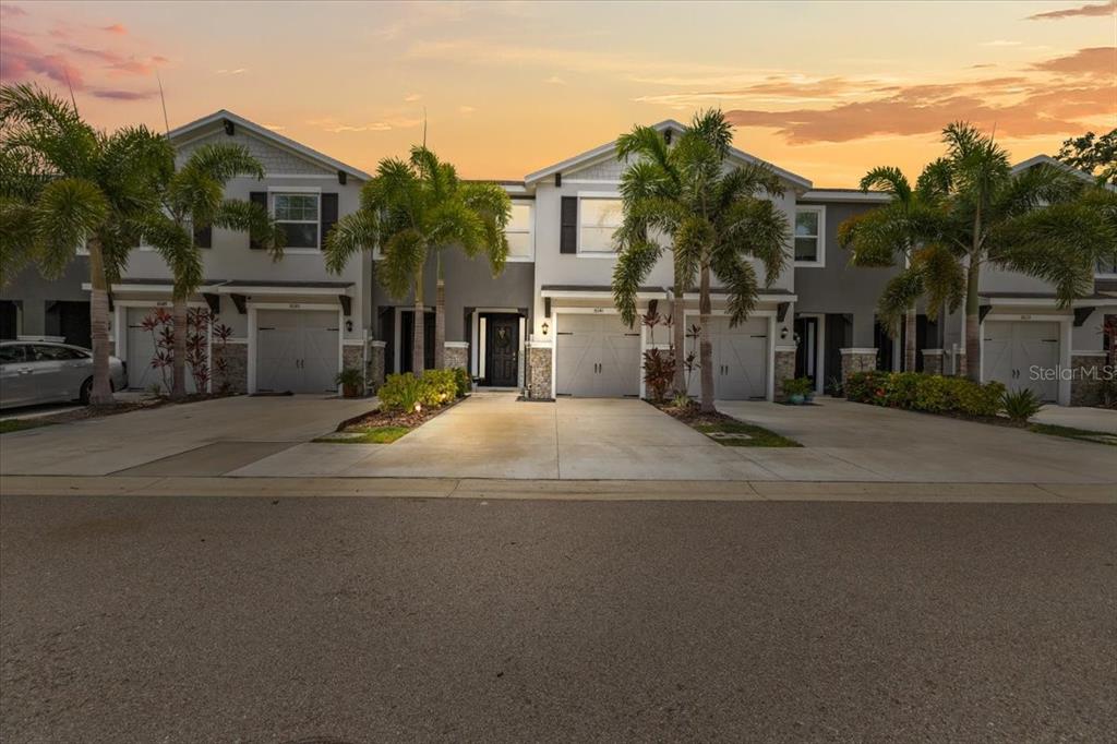 8641 DAYDREAM STREET