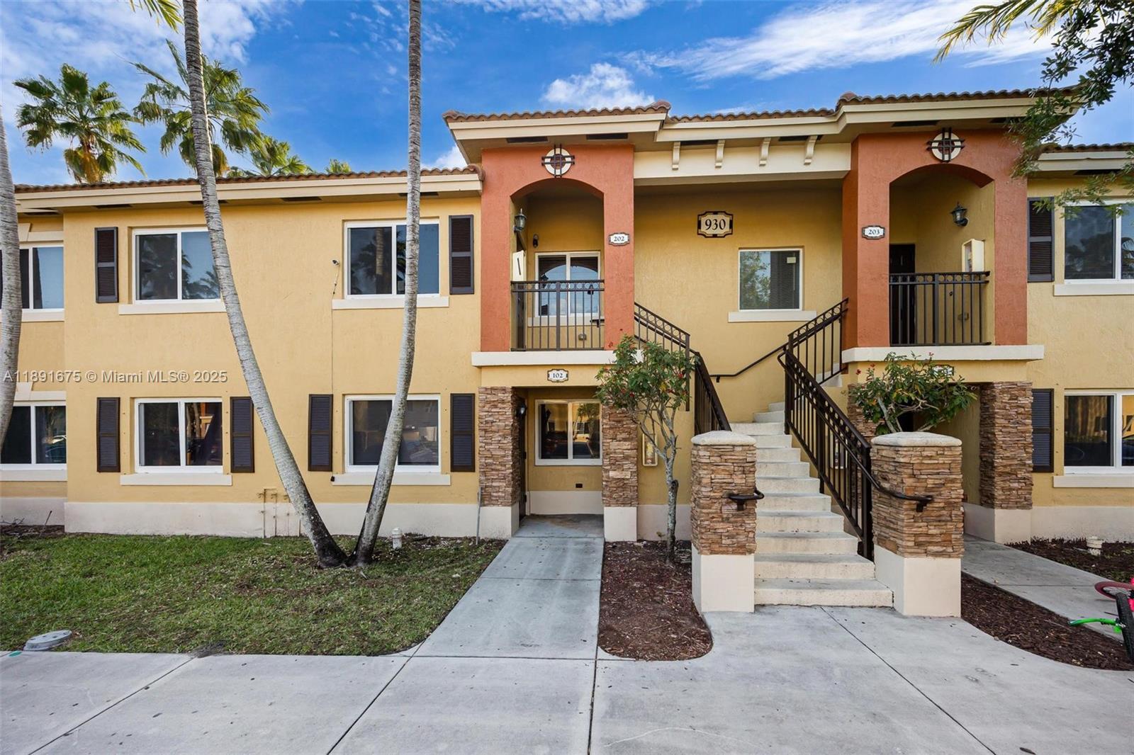 930 NE 33rd Ter # 102, Homestead FL 33033