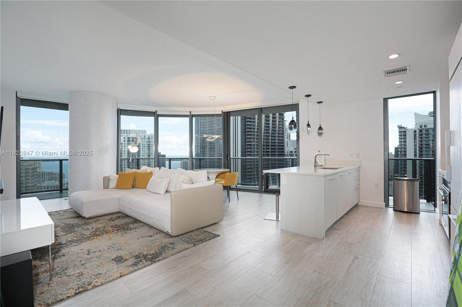 45 SW 9th St # 3403, Miami FL 33130