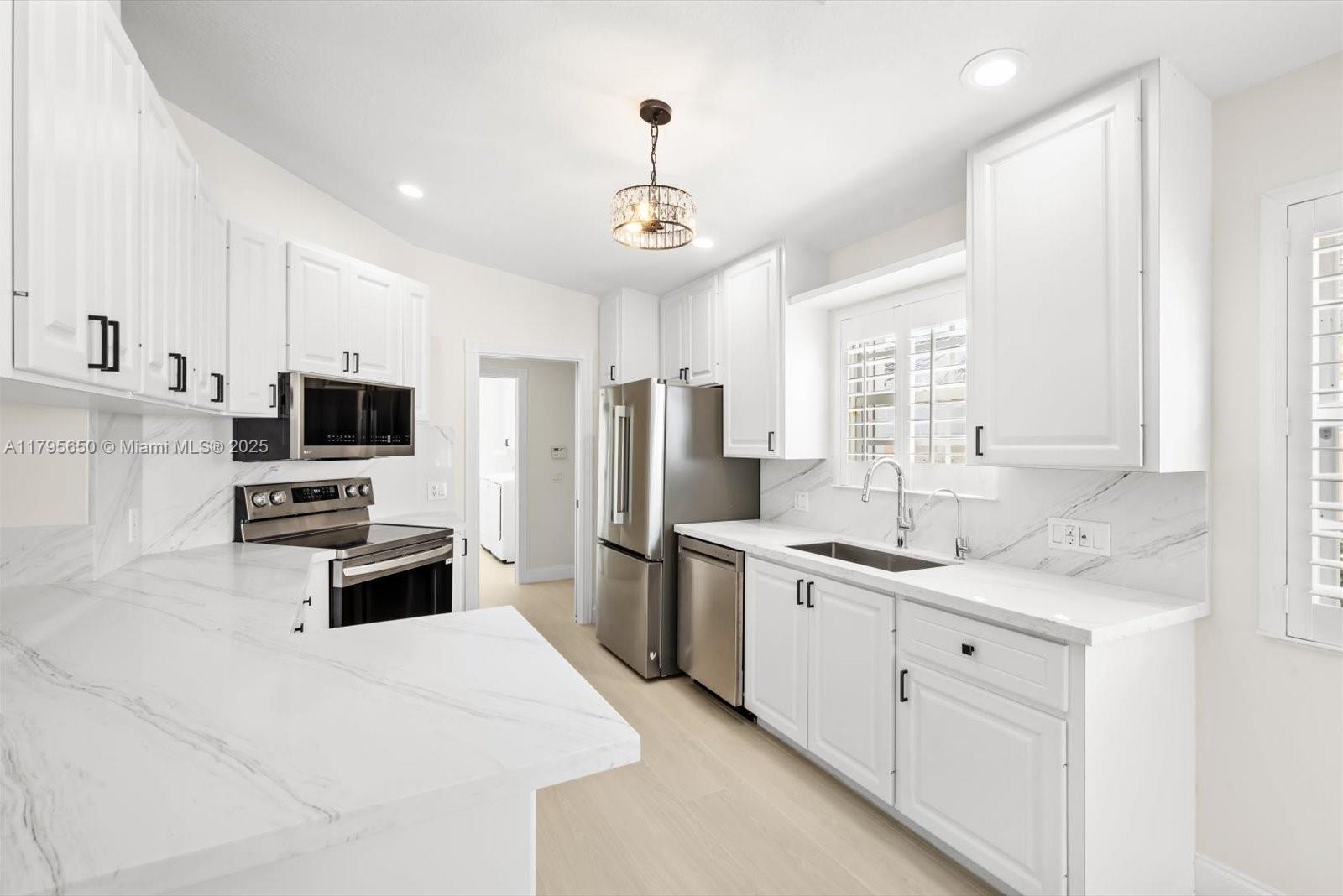 8467 SE Retreat Dr, Hobe Sound FL 33455
