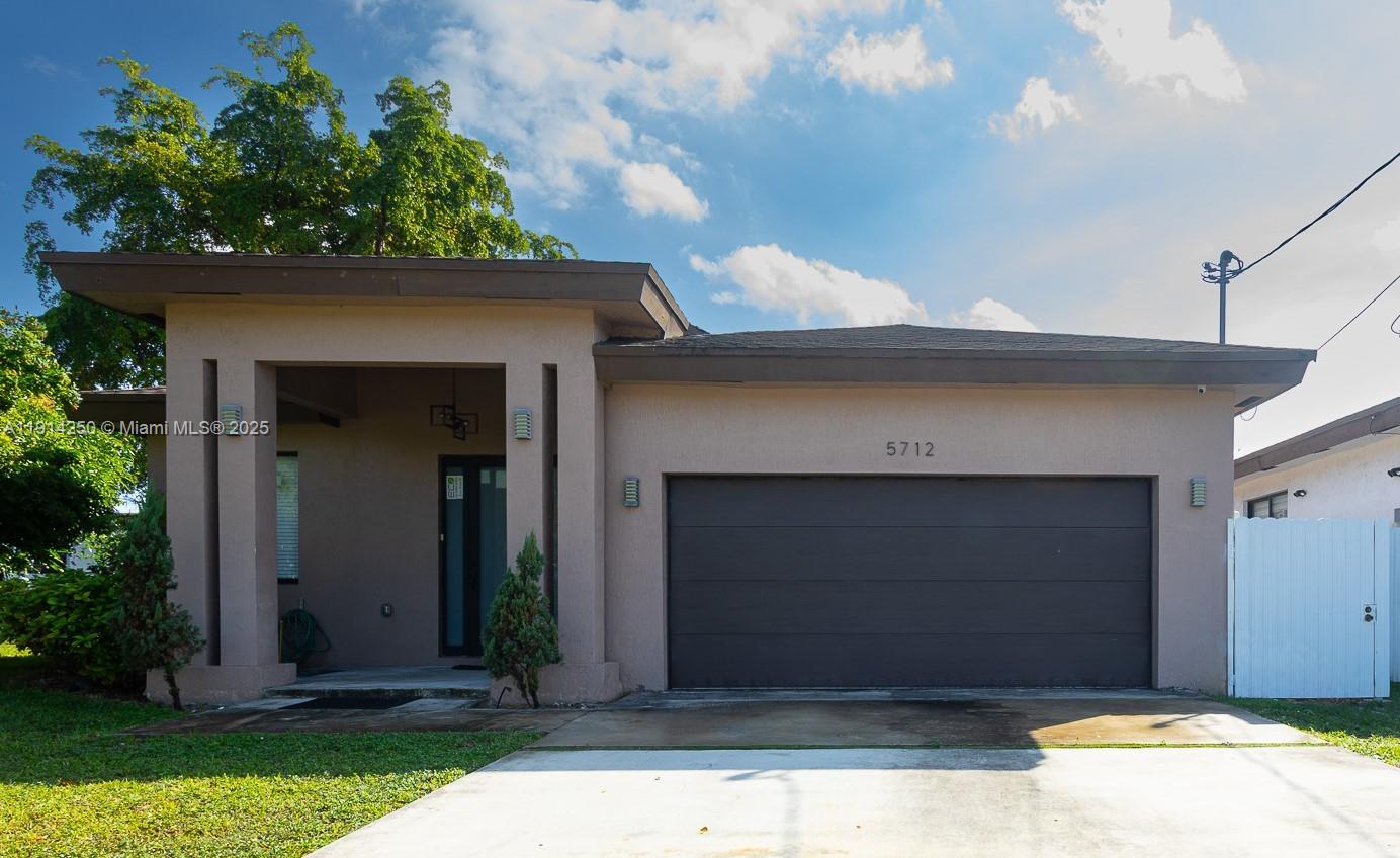 5712 SW 19th St, West Park FL 33023