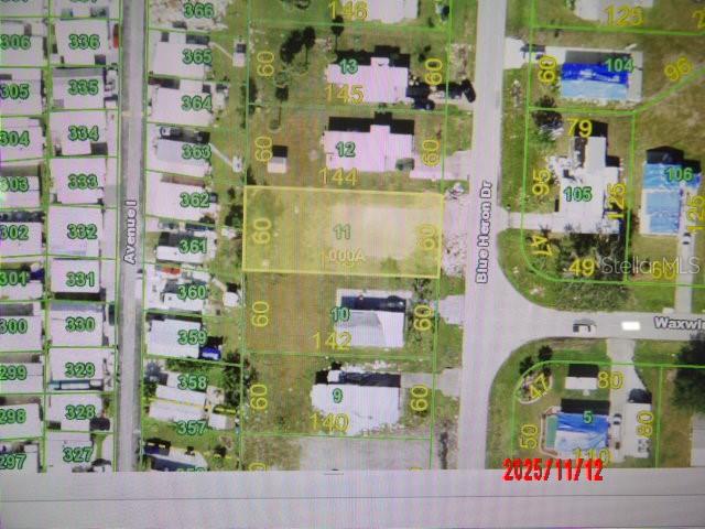 This is a map showing a vacant residential lot highlighted in yellow between two streets — 1538 BLUE HERON DRIVE, ENGLEWOOD, FL