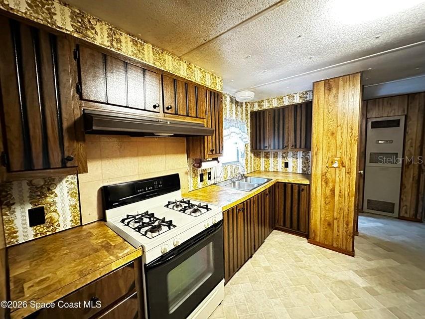 4175 HESS AVENUE, COCOA, FL — photo 4 of 18