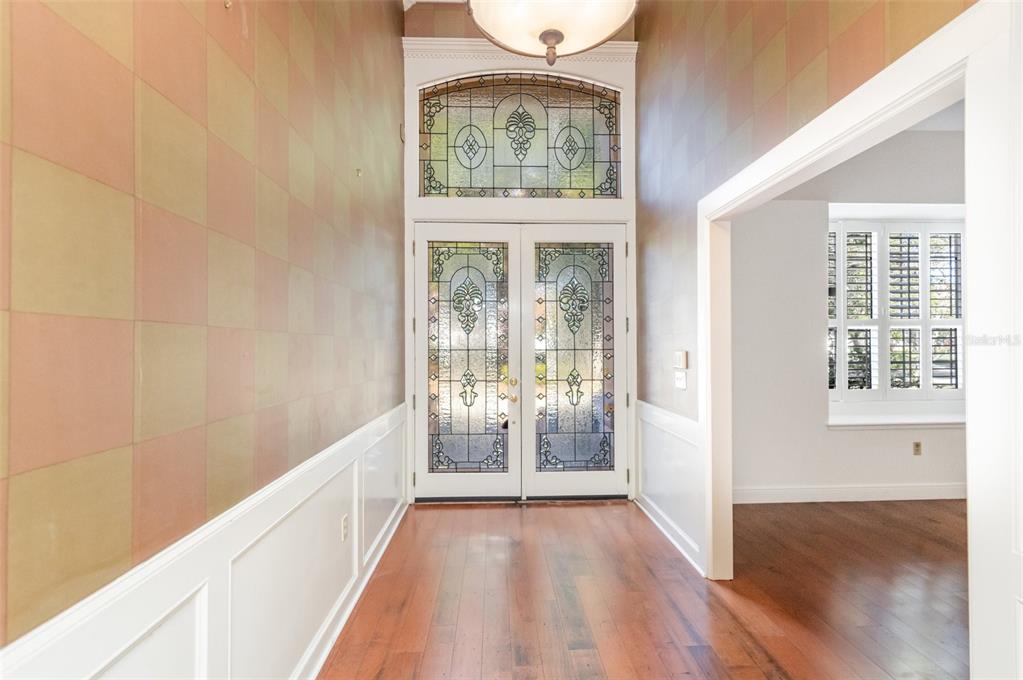 An entryway features a double door with stained glass, a transom window, and checkered wallpaper — 9217 RIDGE PINE TRAIL, ORLANDO, FL