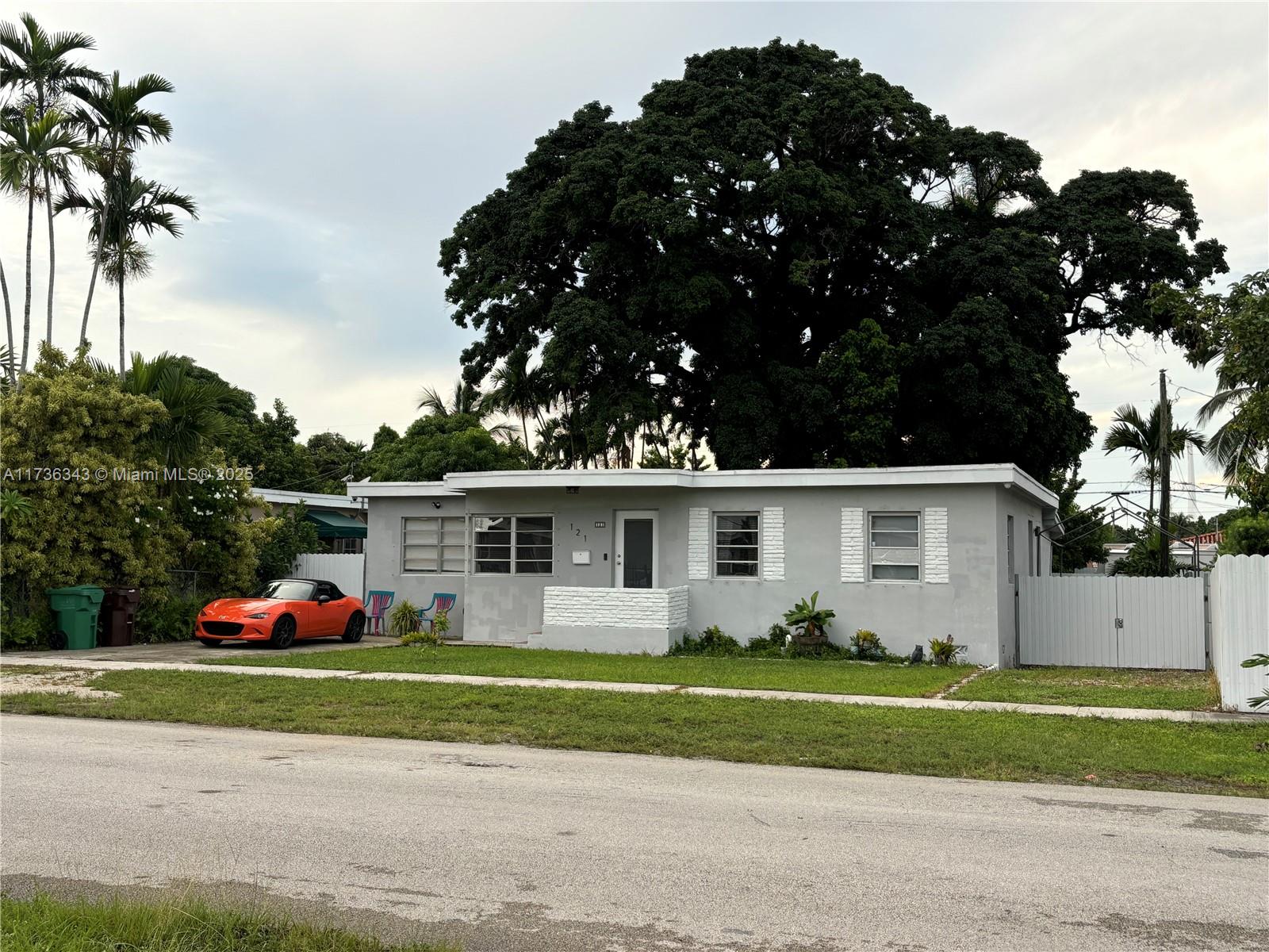 121 W 42nd St, Hialeah FL 33012