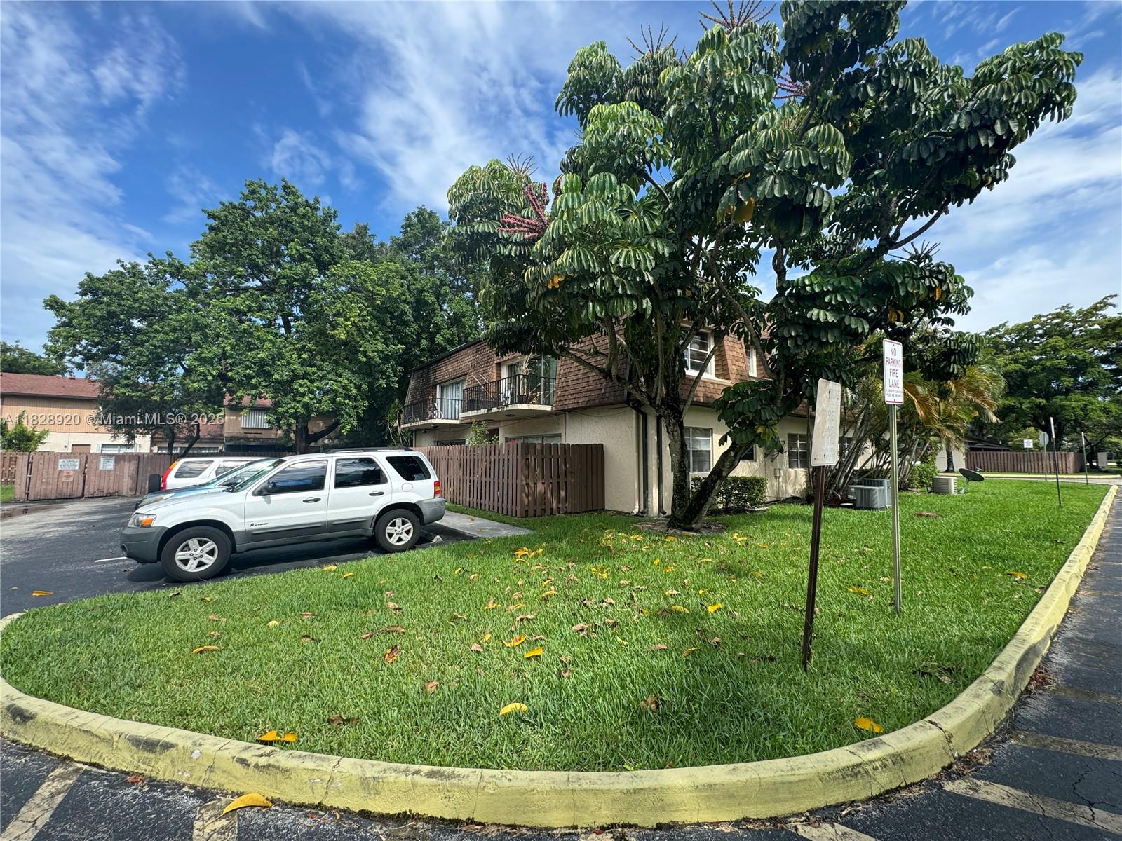7523 W Sunrise Blvd # B2, Plantation FL 33313