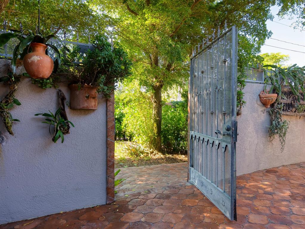 41 S ADAMS DRIVE, SARASOTA, FL — photo 3 of 30