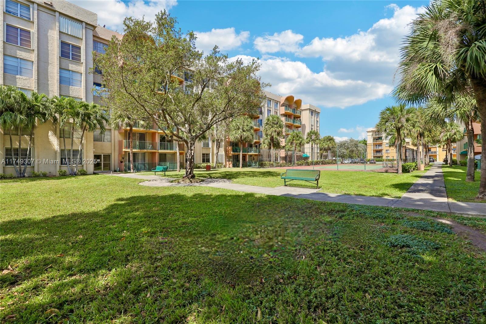9360 Fontainebleau Blvd # 612, Miami FL 33172
