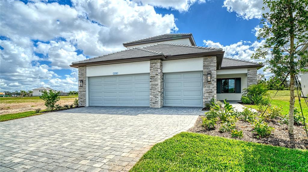 2258 LADY PALM LOOP