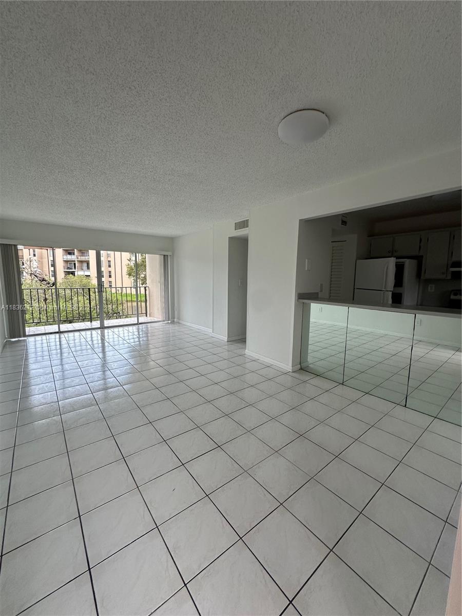 8897 Fontainebleau Blvd # 208, Miami FL 33172