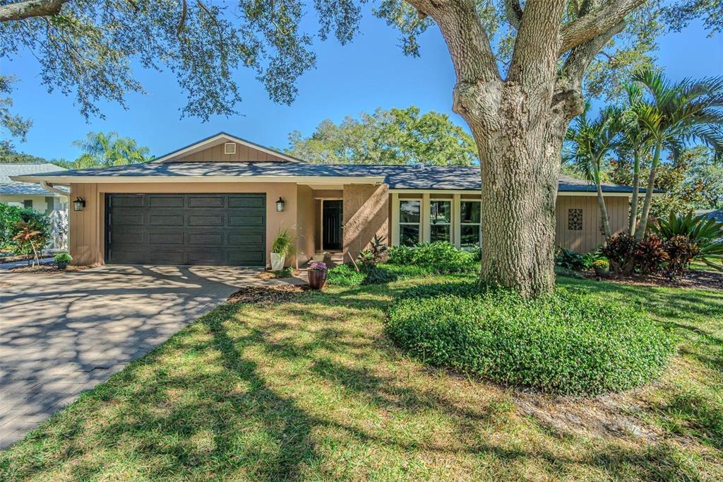 936 HIGHVIEW DRIVE