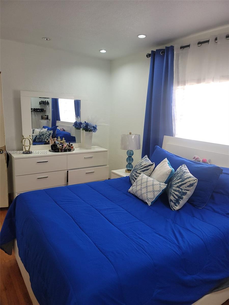 360 W 53rd Ter, Hialeah FL 33012